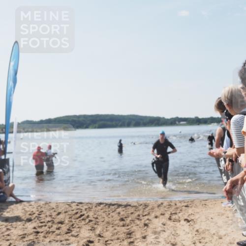 22.06.2025 - Viking Triathlon MichiJ http://msf.ph/oto/8088744 22.06.2025 10:36:46 Schwimmen 331, 332 meine-sportfotos.de