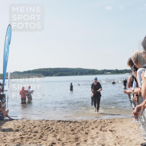 22.06.2025 - Viking Triathlon MichiJ http://msf.ph/oto/8088747 22.06.2025 10:36:46 Schwimmen 331, 332 meine-sportfotos.de