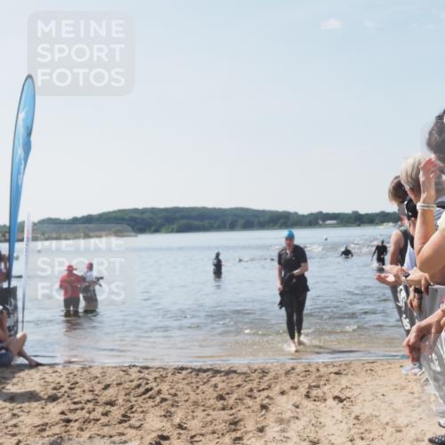 22.06.2025 - Viking Triathlon MichiJ http://msf.ph/oto/8088753 22.06.2025 10:36:46 Schwimmen 331, 332 meine-sportfotos.de