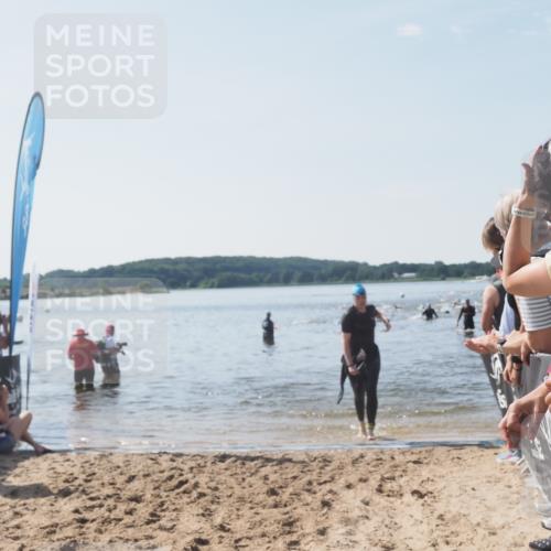 22.06.2025 - Viking Triathlon MichiJ http://msf.ph/oto/8088761 22.06.2025 10:36:46 Schwimmen 331, 332 meine-sportfotos.de