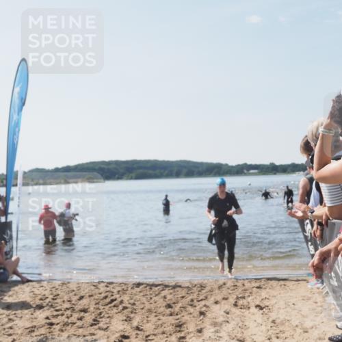 22.06.2025 - Viking Triathlon MichiJ http://msf.ph/oto/8088777 22.06.2025 10:36:46 Schwimmen 331, 332 meine-sportfotos.de