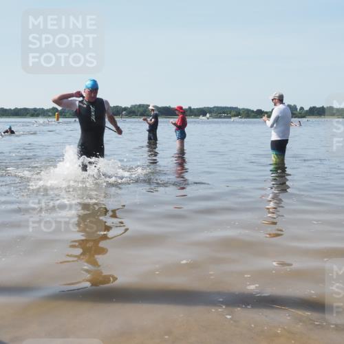 22.06.2025 - Viking Triathlon KatJ http://msf.ph/oto/8089290 22.06.2025 10:24:53 Schwimmen 4, 329, 521 meine-sportfotos.de