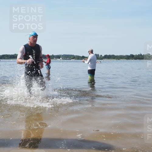 22.06.2025 - Viking Triathlon KatJ http://msf.ph/oto/8089331 22.06.2025 10:24:54 Schwimmen 4, 329, 521 meine-sportfotos.de