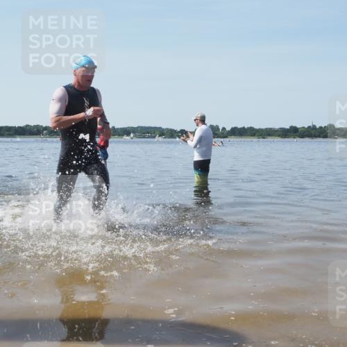 22.06.2025 - Viking Triathlon KatJ http://msf.ph/oto/8089348 22.06.2025 10:24:55 Schwimmen 4, 329, 521 meine-sportfotos.de