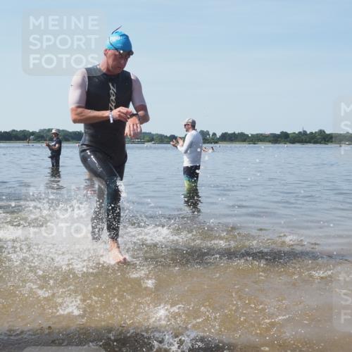 22.06.2025 - Viking Triathlon KatJ http://msf.ph/oto/8089375 22.06.2025 10:24:55 Schwimmen 4, 329, 521 meine-sportfotos.de