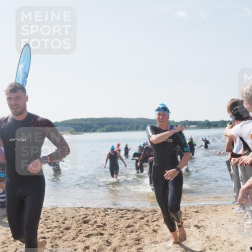 22.06.2025 - Viking Triathlon MichiJ http://msf.ph/oto/8089407 22.06.2025 10:37:30 Schwimmen 21, 34, 131, 141, 163, 177, 180, 187, 233, 245, 253, 312, 316, 344, 383, 456, 614, 639 meine-sportfotos.de