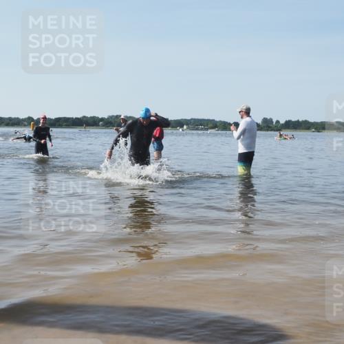 22.06.2025 - Viking Triathlon KatJ http://msf.ph/oto/8089545 22.06.2025 10:25:27 Schwimmen 2, 122, 641 meine-sportfotos.de