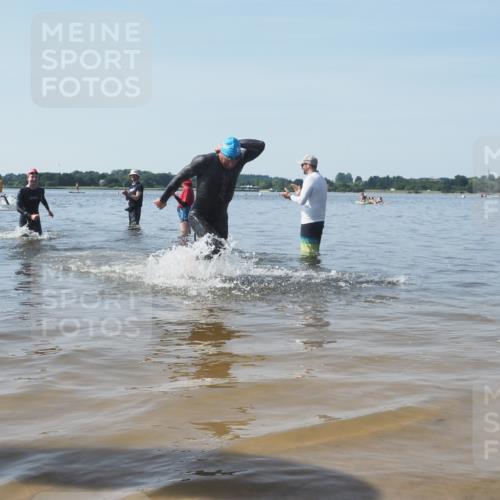 22.06.2025 - Viking Triathlon KatJ http://msf.ph/oto/8089581 22.06.2025 10:25:28 Schwimmen 2, 122, 641 meine-sportfotos.de