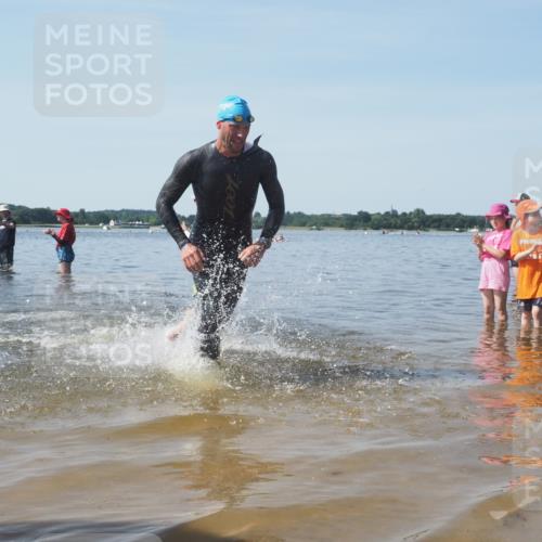 22.06.2025 - Viking Triathlon KatJ http://msf.ph/oto/8089673 22.06.2025 10:25:29 Schwimmen 2, 122, 641 meine-sportfotos.de
