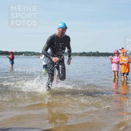 22.06.2025 - Viking Triathlon KatJ http://msf.ph/oto/8089688 22.06.2025 10:25:29 Schwimmen 2, 122, 641 meine-sportfotos.de