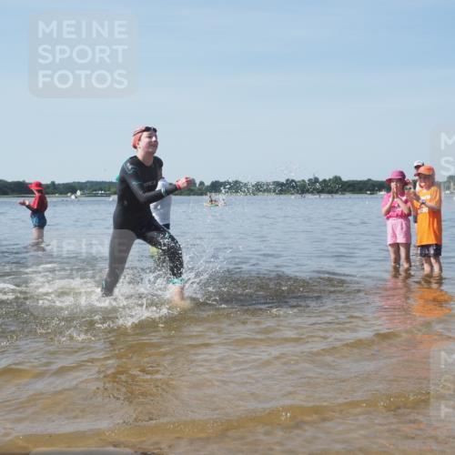 22.06.2025 - Viking Triathlon KatJ http://msf.ph/oto/8089760 22.06.2025 10:25:32 Schwimmen 2, 122, 420, 641 meine-sportfotos.de
