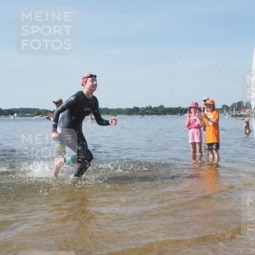 22.06.2025 - Viking Triathlon KatJ http://msf.ph/oto/8089775 22.06.2025 10:25:32 Schwimmen 2, 122, 420, 641 meine-sportfotos.de