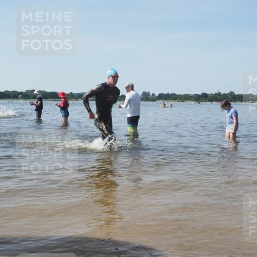 22.06.2025 - Viking Triathlon KatJ http://msf.ph/oto/8089854 22.06.2025 10:25:43 Schwimmen 2, 10, 420, 455, 485, 544, 557 meine-sportfotos.de