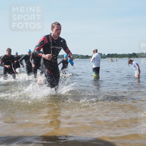 22.06.2025 - Viking Triathlon KatJ http://msf.ph/oto/8089971 22.06.2025 10:25:50 Schwimmen 10, 49, 420, 455, 485, 544, 557, 642 meine-sportfotos.de