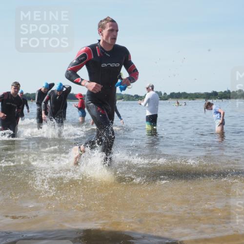 22.06.2025 - Viking Triathlon KatJ http://msf.ph/oto/8089987 22.06.2025 10:25:50 Schwimmen 10, 49, 420, 455, 485, 544, 557, 642 meine-sportfotos.de