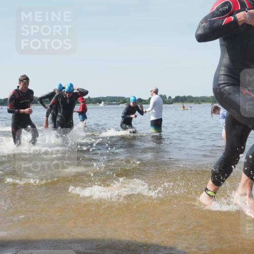 22.06.2025 - Viking Triathlon KatJ http://msf.ph/oto/8089997 22.06.2025 10:25:51 Schwimmen 10, 49, 420, 455, 485, 544, 557, 642 meine-sportfotos.de