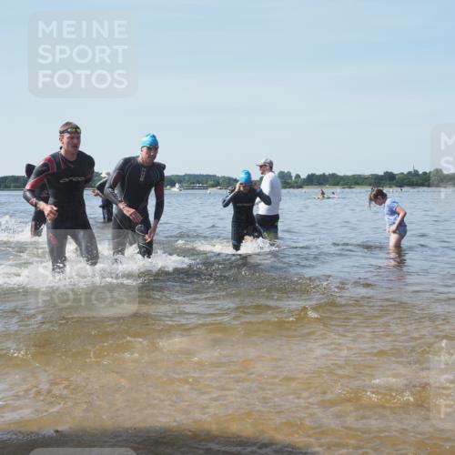22.06.2025 - Viking Triathlon KatJ http://msf.ph/oto/8090026 22.06.2025 10:25:51 Schwimmen 10, 49, 420, 455, 485, 544, 557, 642 meine-sportfotos.de