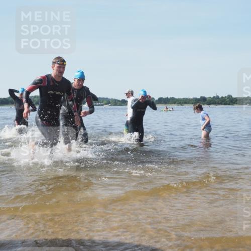 22.06.2025 - Viking Triathlon KatJ http://msf.ph/oto/8090033 22.06.2025 10:25:52 Schwimmen 10, 49, 420, 455, 485, 544, 557, 642 meine-sportfotos.de