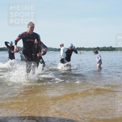 22.06.2025 - Viking Triathlon KatJ http://msf.ph/oto/8090044 22.06.2025 10:25:52 Schwimmen 10, 49, 420, 455, 485, 544, 557, 642 meine-sportfotos.de