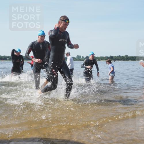 22.06.2025 - Viking Triathlon KatJ http://msf.ph/oto/8090049 22.06.2025 10:25:53 Schwimmen 10, 49, 420, 455, 485, 544, 557, 642 meine-sportfotos.de