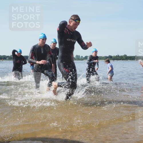 22.06.2025 - Viking Triathlon KatJ http://msf.ph/oto/8090057 22.06.2025 10:25:53 Schwimmen 10, 49, 420, 455, 485, 544, 557, 642 meine-sportfotos.de