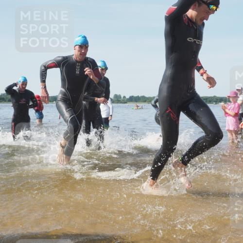 22.06.2025 - Viking Triathlon KatJ http://msf.ph/oto/8090064 22.06.2025 10:25:53 Schwimmen 10, 49, 420, 455, 485, 544, 557, 642 meine-sportfotos.de
