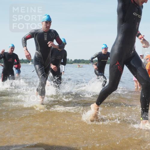 22.06.2025 - Viking Triathlon KatJ http://msf.ph/oto/8090072 22.06.2025 10:25:53 Schwimmen 10, 49, 420, 455, 485, 544, 557, 642 meine-sportfotos.de