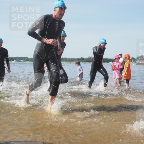 22.06.2025 - Viking Triathlon KatJ http://msf.ph/oto/8090080 22.06.2025 10:25:54 Schwimmen 10, 49, 455, 485, 544, 557, 642 meine-sportfotos.de