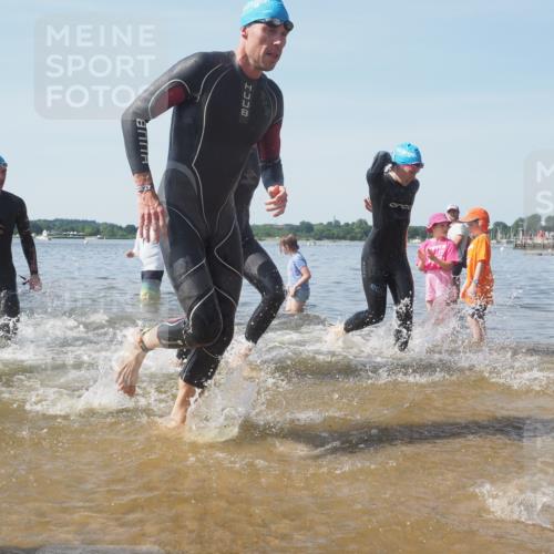 22.06.2025 - Viking Triathlon KatJ http://msf.ph/oto/8090090 22.06.2025 10:25:54 Schwimmen 10, 49, 455, 485, 544, 557, 642 meine-sportfotos.de