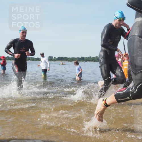 22.06.2025 - Viking Triathlon KatJ http://msf.ph/oto/8090101 22.06.2025 10:25:54 Schwimmen 10, 49, 455, 485, 544, 557, 642 meine-sportfotos.de