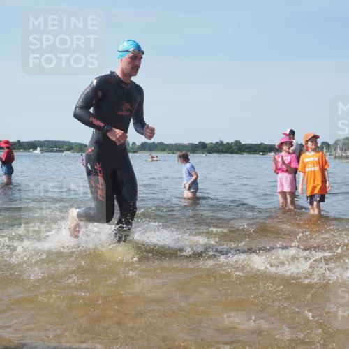 22.06.2025 - Viking Triathlon KatJ http://msf.ph/oto/8090126 22.06.2025 10:25:55 Schwimmen 10, 49, 455, 485, 544, 557, 642 meine-sportfotos.de