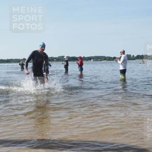 22.06.2025 - Viking Triathlon KatJ http://msf.ph/oto/8090170 22.06.2025 10:26:02 Schwimmen 9, 49, 617, 642 meine-sportfotos.de