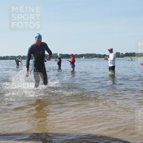 22.06.2025 - Viking Triathlon KatJ http://msf.ph/oto/8090194 22.06.2025 10:26:02 Schwimmen 9, 49, 617, 642 meine-sportfotos.de