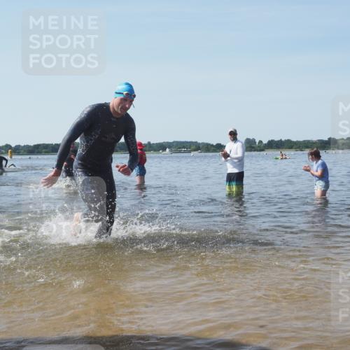 22.06.2025 - Viking Triathlon KatJ http://msf.ph/oto/8090220 22.06.2025 10:26:03 Schwimmen 9, 49, 617, 642 meine-sportfotos.de