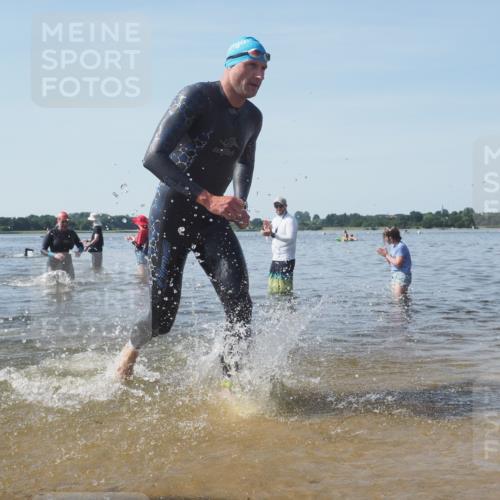 22.06.2025 - Viking Triathlon KatJ http://msf.ph/oto/8090254 22.06.2025 10:26:04 Schwimmen 9, 49, 617, 642 meine-sportfotos.de