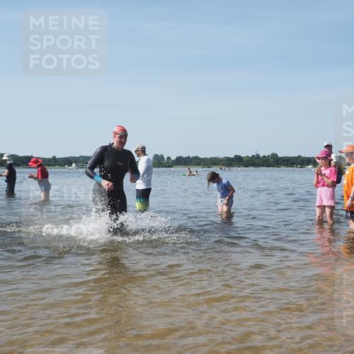 22.06.2025 - Viking Triathlon KatJ http://msf.ph/oto/8090318 22.06.2025 10:26:07 Schwimmen 9, 49, 526, 617, 642 meine-sportfotos.de