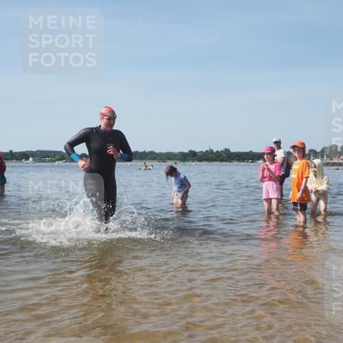 22.06.2025 - Viking Triathlon KatJ http://msf.ph/oto/8090327 22.06.2025 10:26:07 Schwimmen 9, 49, 526, 617, 642 meine-sportfotos.de
