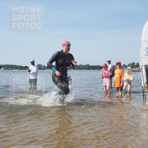22.06.2025 - Viking Triathlon KatJ http://msf.ph/oto/8090375 22.06.2025 10:26:08 Schwimmen 9, 526, 617, 642 meine-sportfotos.de
