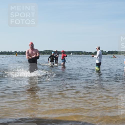 22.06.2025 - Viking Triathlon KatJ http://msf.ph/oto/8090400 22.06.2025 10:26:13 Schwimmen 9, 526, 617 meine-sportfotos.de