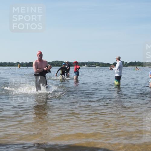 22.06.2025 - Viking Triathlon KatJ http://msf.ph/oto/8090414 22.06.2025 10:26:13 Schwimmen 9, 526, 617 meine-sportfotos.de