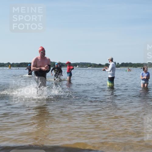 22.06.2025 - Viking Triathlon KatJ http://msf.ph/oto/8090428 22.06.2025 10:26:14 Schwimmen 9, 526, 617 meine-sportfotos.de