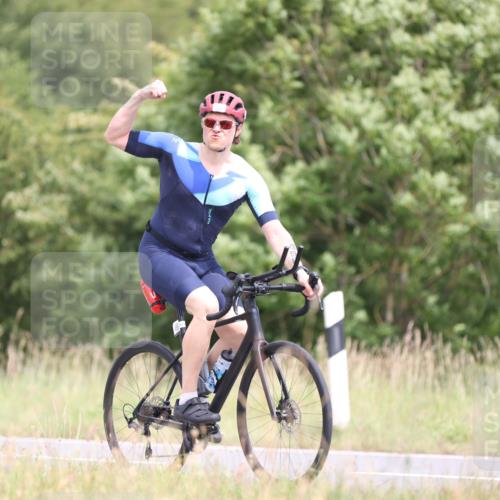 22.06.2025 - Viking Triathlon Yannick Fuchs http://msf.ph/oto/8090958 22.06.2025 13:26:19 Radfahren 422, 496, 542 meine-sportfotos.de