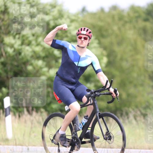 22.06.2025 - Viking Triathlon Yannick Fuchs http://msf.ph/oto/8090962 22.06.2025 13:26:19 Radfahren 422, 496, 542 meine-sportfotos.de