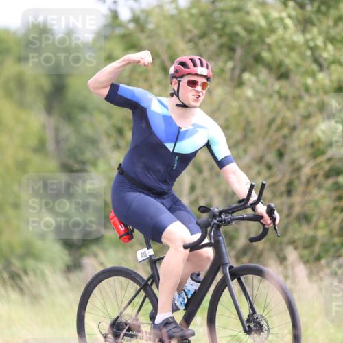 22.06.2025 - Viking Triathlon Yannick Fuchs http://msf.ph/oto/8090967 22.06.2025 13:26:20 Radfahren 422, 496, 542 meine-sportfotos.de