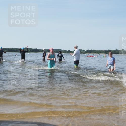 22.06.2025 - Viking Triathlon KatJ http://msf.ph/oto/8091482 22.06.2025 10:27:39 Schwimmen 1, 176, 198, 230, 272, 611 meine-sportfotos.de