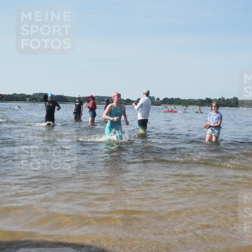 22.06.2025 - Viking Triathlon KatJ http://msf.ph/oto/8091500 22.06.2025 10:27:40 Schwimmen 1, 176, 198, 230, 272, 534, 611 meine-sportfotos.de