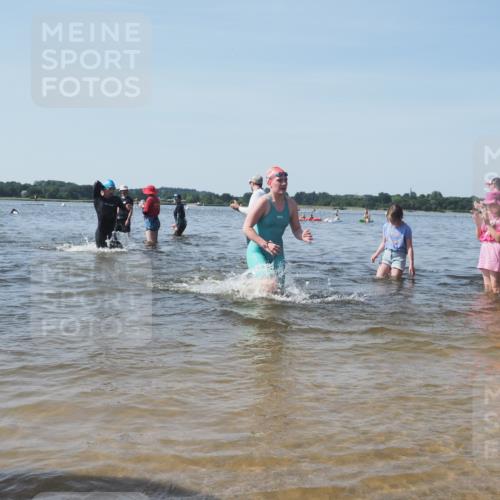 22.06.2025 - Viking Triathlon KatJ http://msf.ph/oto/8091529 22.06.2025 10:27:40 Schwimmen 1, 176, 198, 230, 272, 534, 611 meine-sportfotos.de