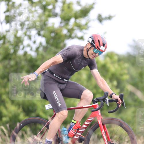 22.06.2025 - Viking Triathlon Yannick Fuchs http://msf.ph/oto/8091606 22.06.2025 13:29:07 Radfahren 48, 76, 222 meine-sportfotos.de