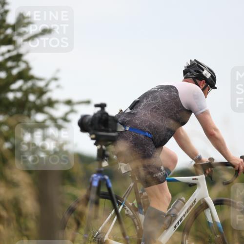 22.06.2025 - Viking Triathlon Yannick Fuchs http://msf.ph/oto/8091722 22.06.2025 13:29:16 Radfahren 48, 76 meine-sportfotos.de