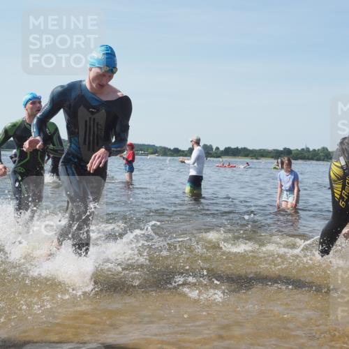 22.06.2025 - Viking Triathlon KatJ http://msf.ph/oto/8091765 22.06.2025 10:27:57 Schwimmen 14, 90, 178, 196, 198, 230, 289, 401, 534, 616 meine-sportfotos.de
